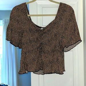 Flowy cheetah print t-shirt